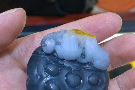 和田玉青花料是白肉越多越贵吗