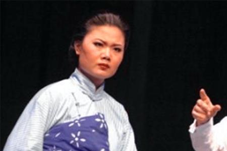 鲁侍萍为什么要找周朴园