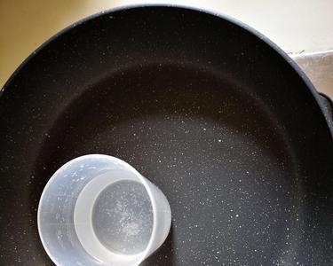 饱和的食盐水有没有吸水性