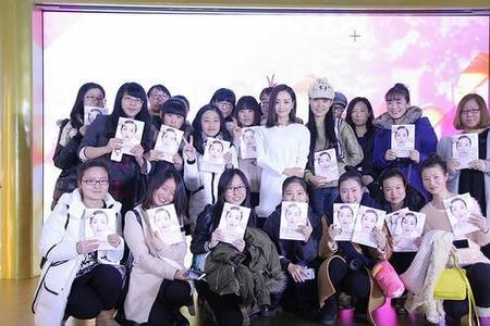 养女蓝梅莹的扮演者
