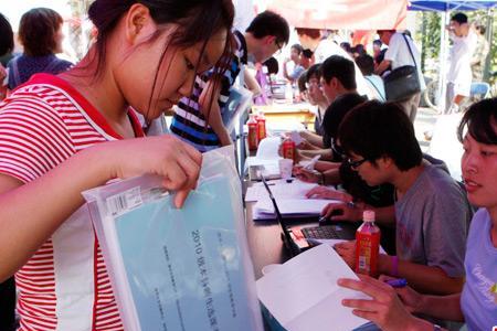 大学新生报到需要本人到吗