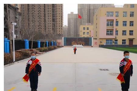 约束言行穿着算建设校园文明吗