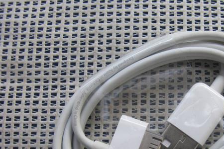 苹果14里面的数据线不是正品嘛
