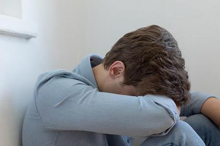 不说实话的男人是不是该扔掉