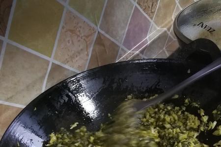 塑料瓶腌菜用添水吗