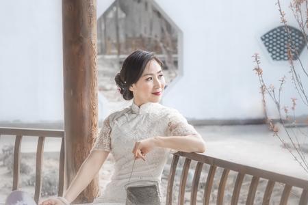 轻倚是什么意思