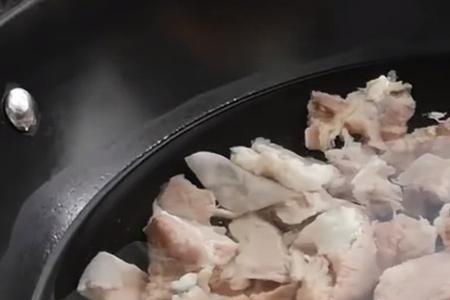 炖出来的羊肉为什么有点红