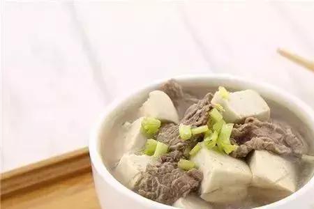 为什么吃饭喜欢喝汤或水
