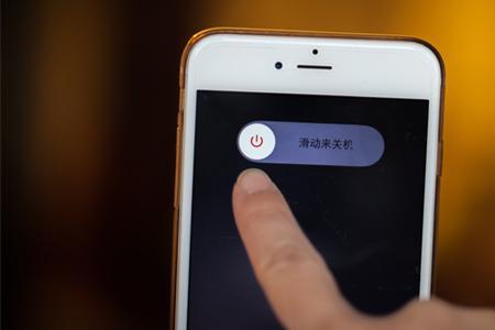 手机一看视频就重启怎么回事