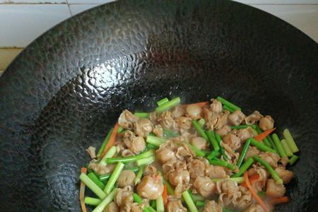 扇贝柱炒蒜苔怎么做