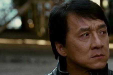邻家特工成龙唱的歌是什么
