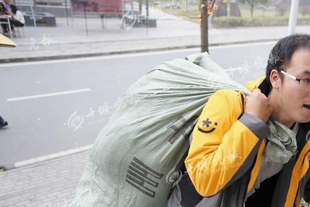 快递捡件累不累