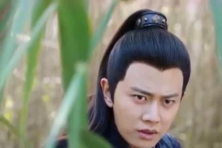 任嘉伦身边三个人是谁