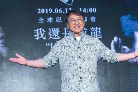成龙看上谁进入成家班