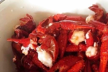 干河虾洗了后水是红色