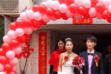 儿子结婚怎么请同学喝喜酒