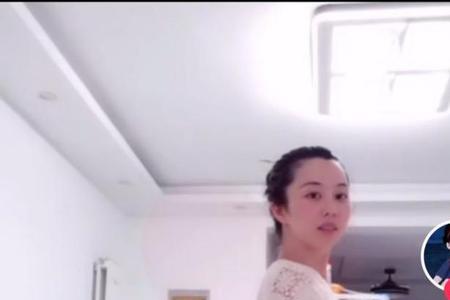 露思是左撇子吗