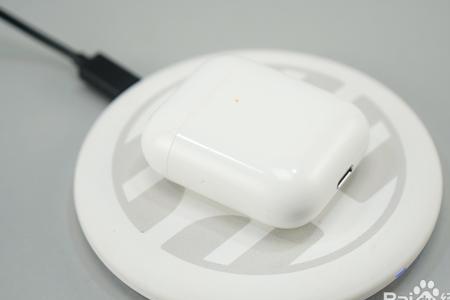 苹果4代耳机在充电仓怎么充电