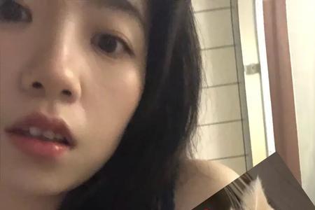 美女错愕是什么意思