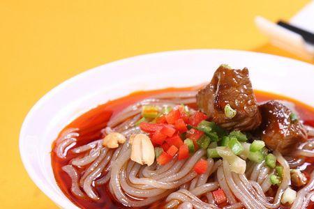 一碗牛肉酸辣粉的热量有多高