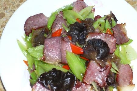 腊肉香菇木耳怎么炒