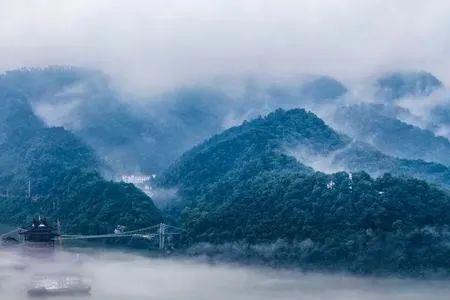 富春江和富春山一个地方吗