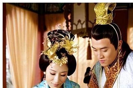 朱佑樘在万贵妃手下怎么活的
