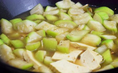 冬瓜熬豆腐的做法
