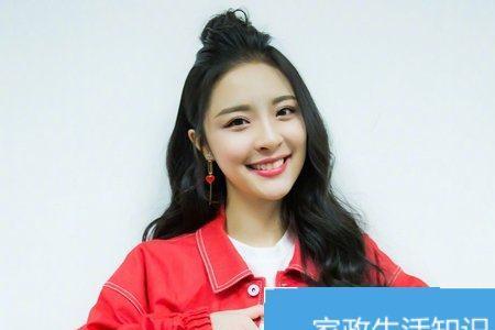 女生怎么梳头发才能又细又长