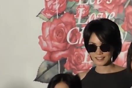 王菲多少岁生的李嫣