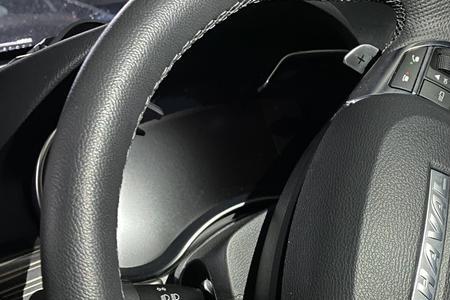 方向盘上三个方块是什么车