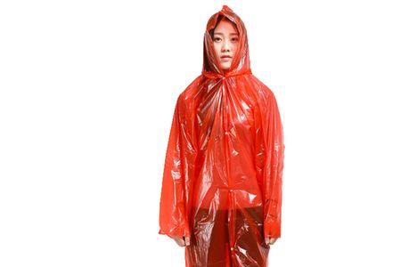 雨衣帽沿塑料的变形了怎么弄