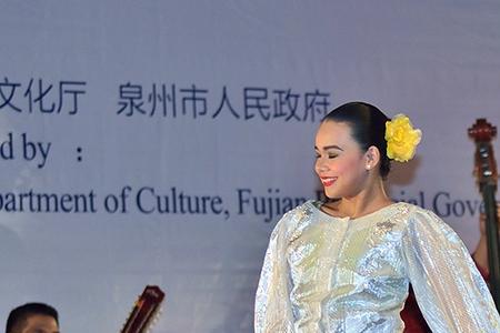 菲律宾女性穿什么服装