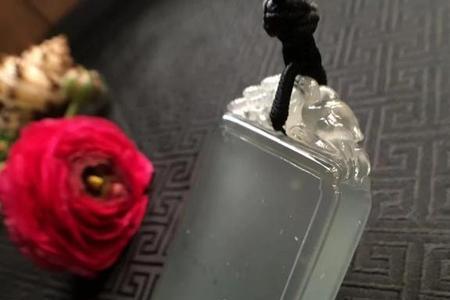 冰糯飘绿和冰种飘花的区别