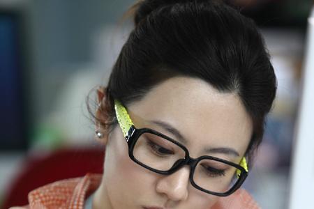 王博谷在金太狼里演谁丁玲