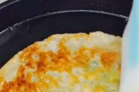 一个手掌大的韭菜盒子多重