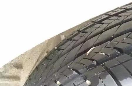 自动洗车会磨伤轮胎吗