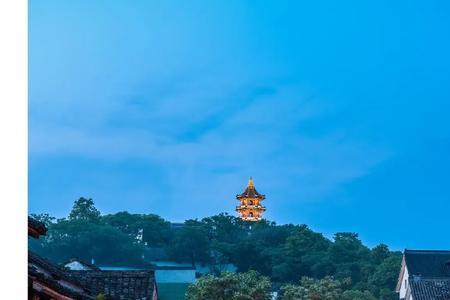 人间故里什么意思