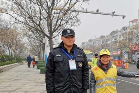路口站岗的人叫什么