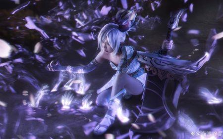 灵魂夜幽锐雯神装是什么