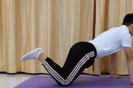 如何练习跪着爬