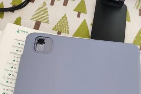 为什么ipad保护壳掀起来会亮