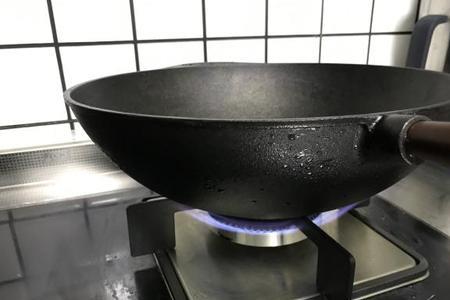 铁锅锅底有裂缝能用么