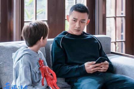 幸福还会来敲门小孩是谁的