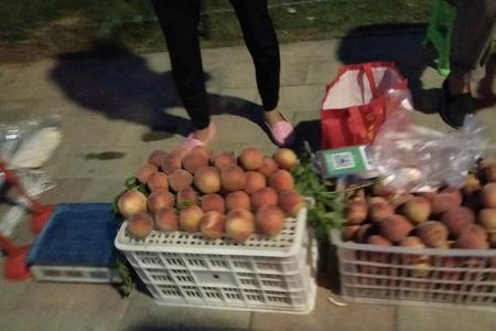 摆地摊去拼多多批发商品可以吗