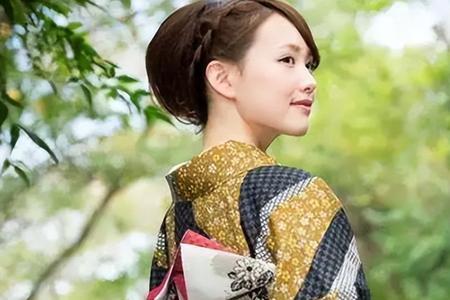 佳人形容的是男人还是女人