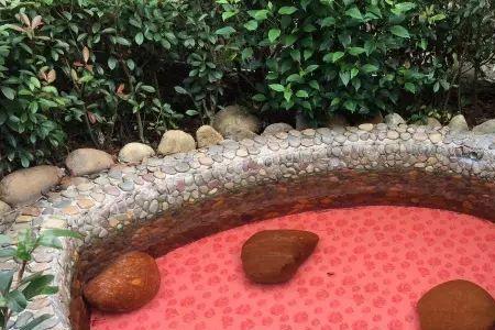 为什么温泉水是滑滑的