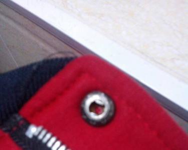 衣服4个扣子拆掉一个可以穿吗