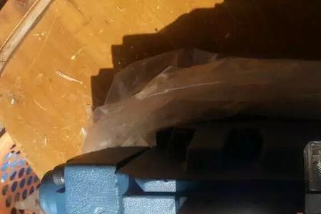 挖机破碎锤液压阀如何开关