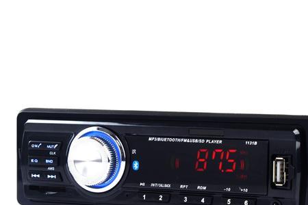 汽车收音机声音正常放歌声音小
